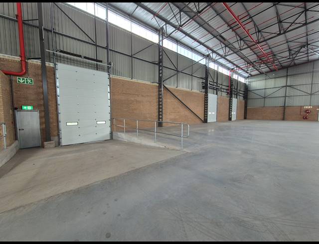 2,208M² WAREHOUSE TO LET IN AIRPORT PARK